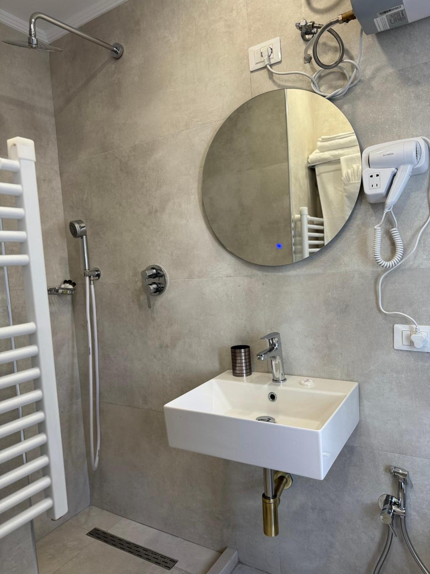 L'Hotel Tirana Extérieur photo