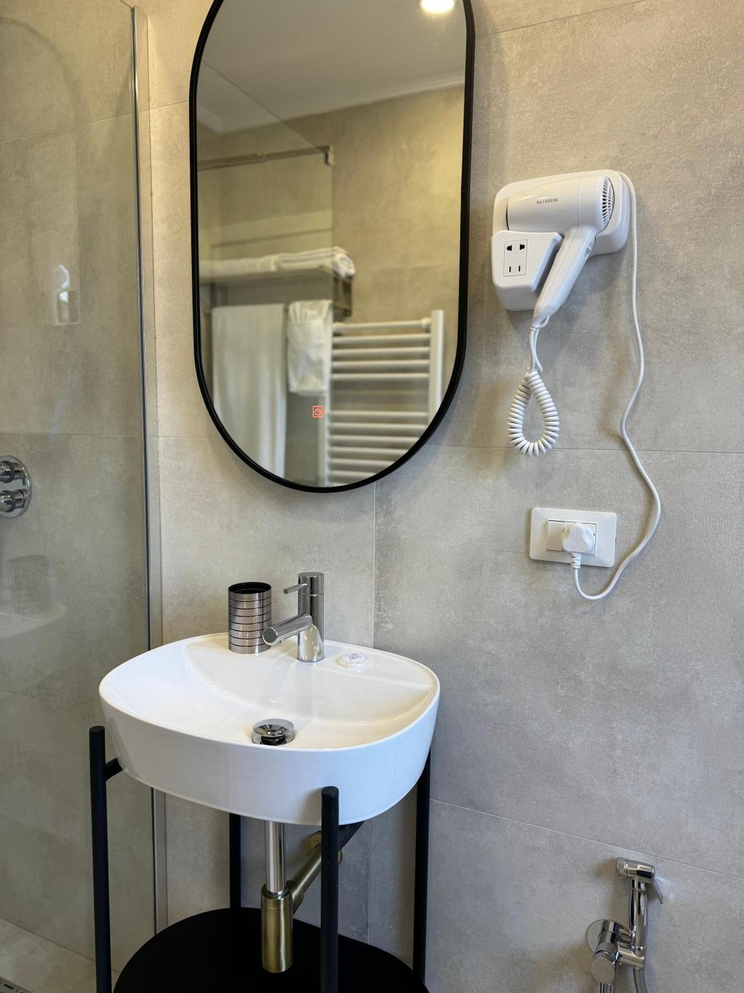 L'Hotel Tirana Extérieur photo