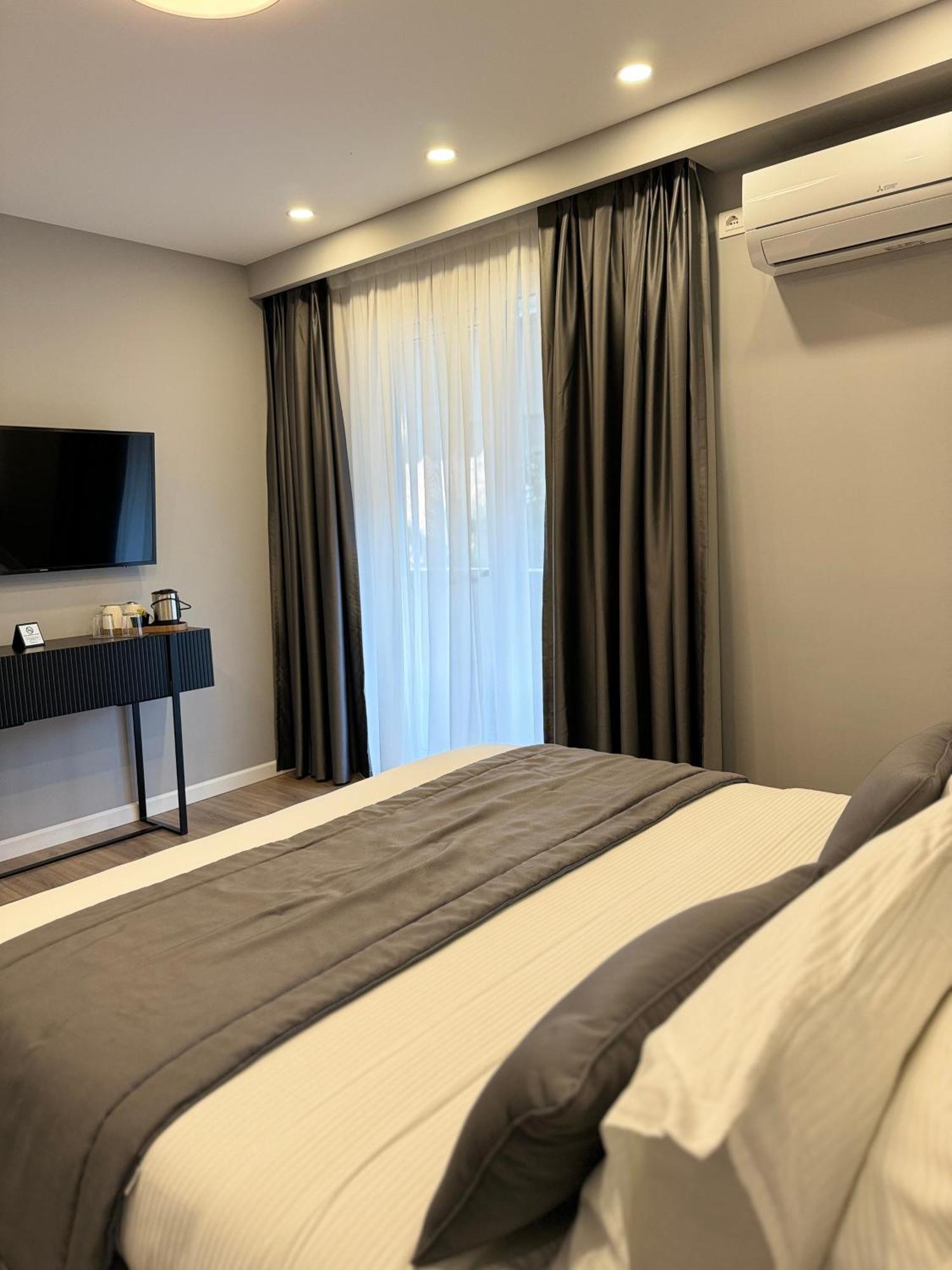 L'Hotel Tirana Extérieur photo