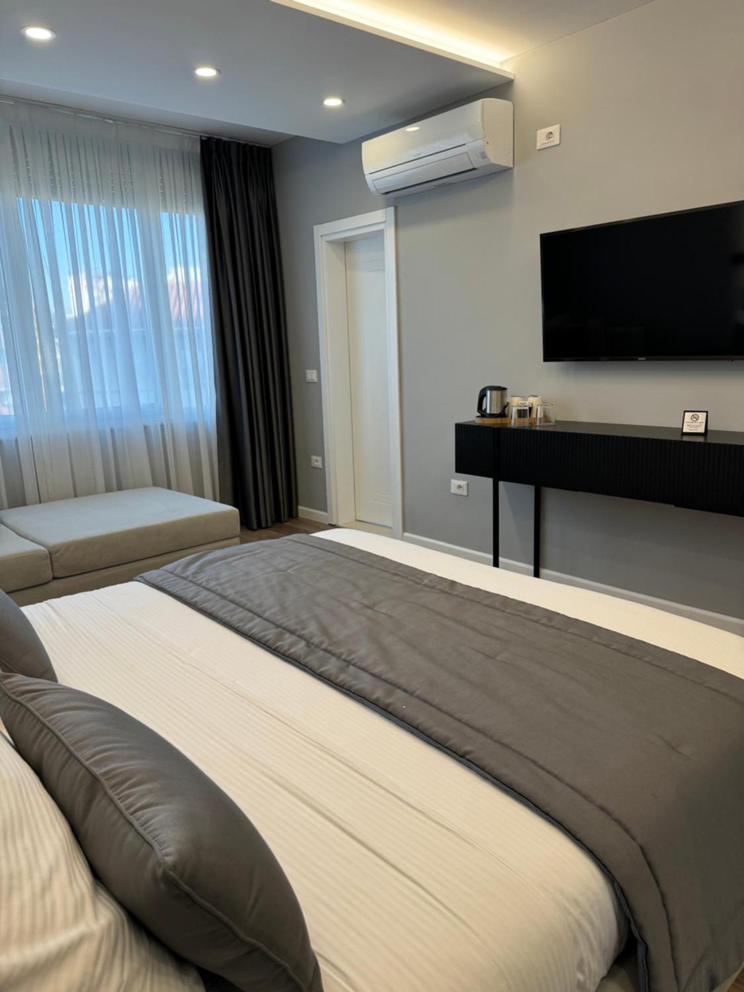 L'Hotel Tirana Extérieur photo
