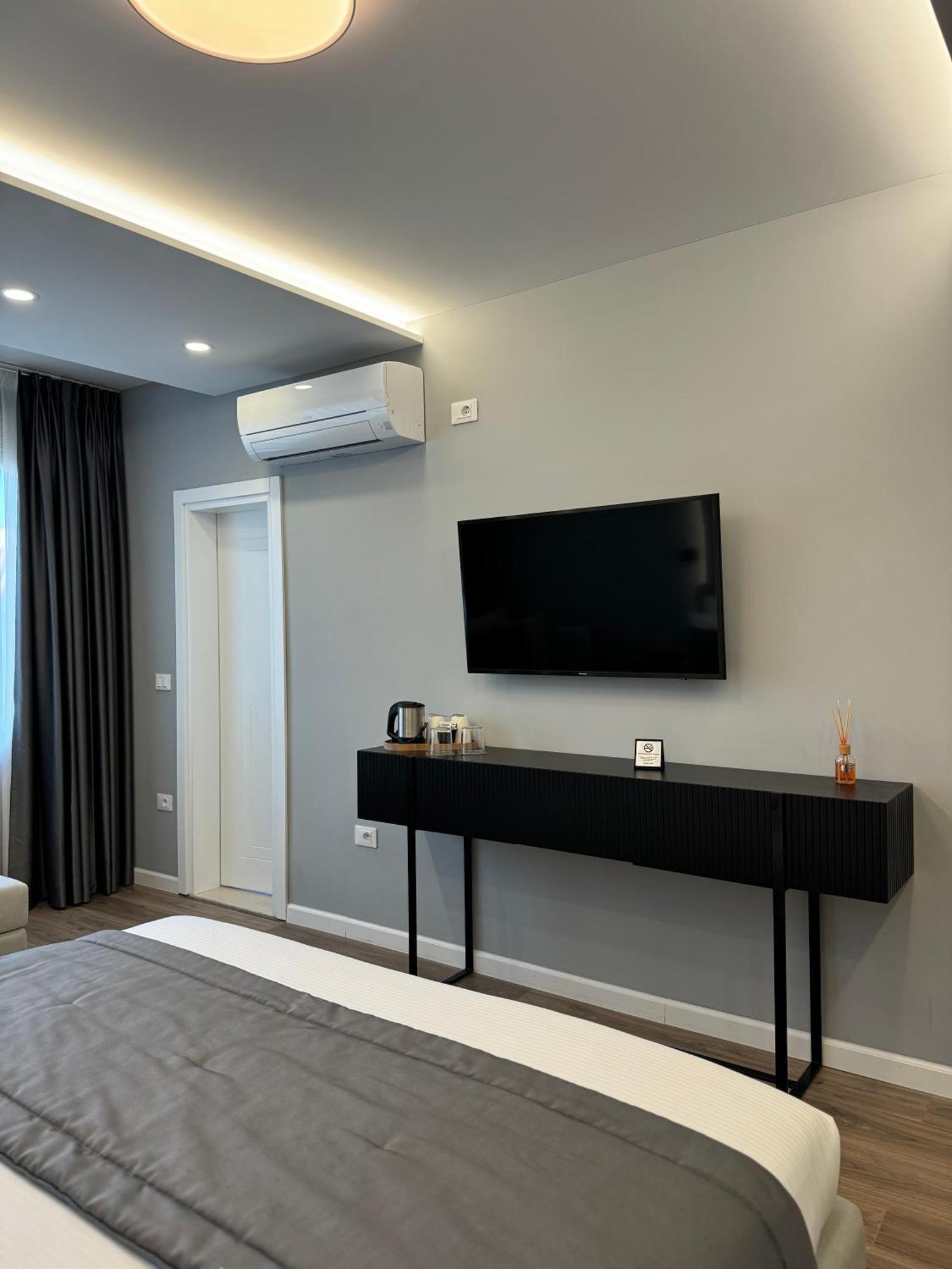 L'Hotel Tirana Extérieur photo