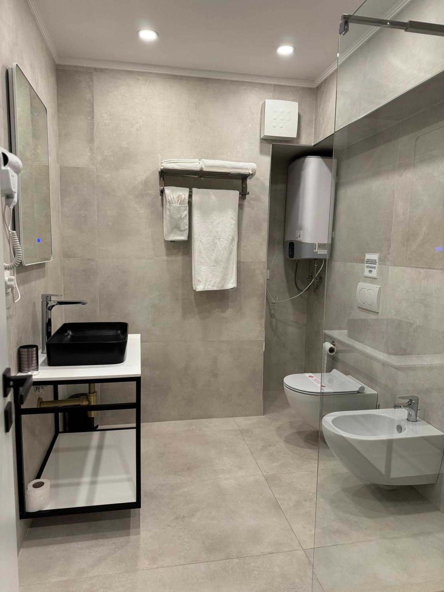 L'Hotel Tirana Extérieur photo