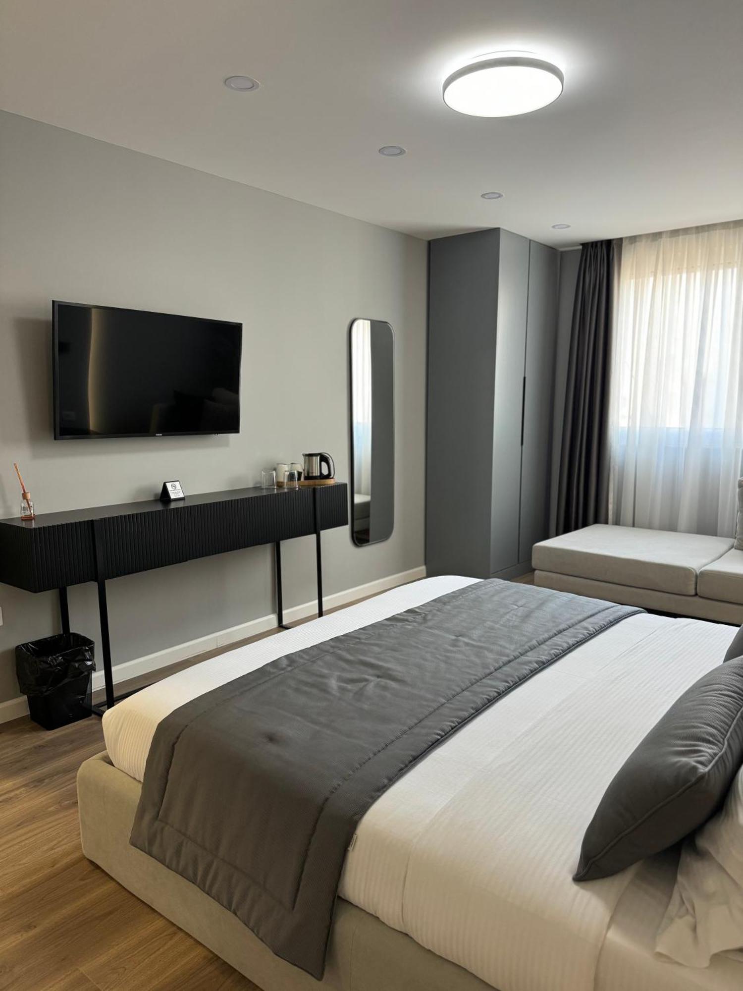 L'Hotel Tirana Extérieur photo